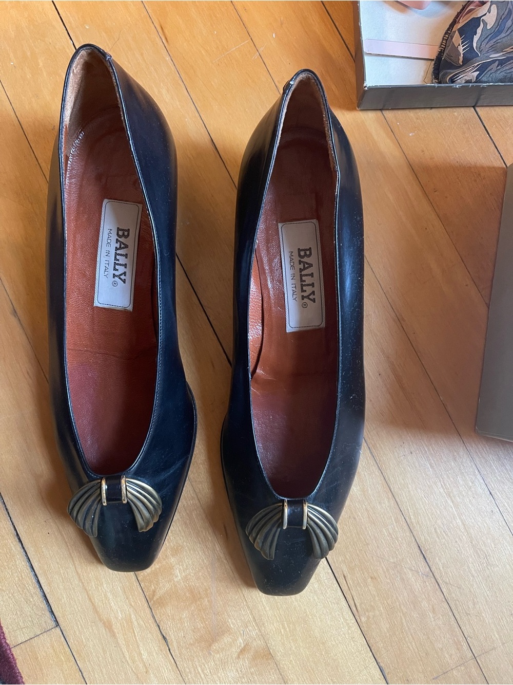 Vintage Bally Switzerland Leather Pumps Size 8 w/ OG Box & Receipt